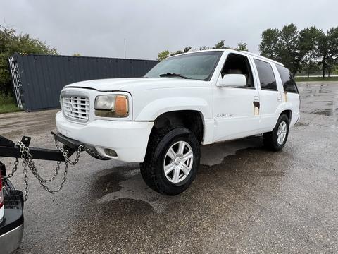 CashForCars Canada | 2002 Cadillac Escalade for Scrap Metal Recycling