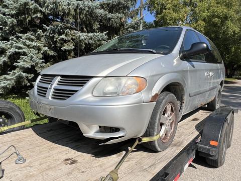 CashForCars Canada | 2005 Dodge Caravan Scrap Car for Recycling